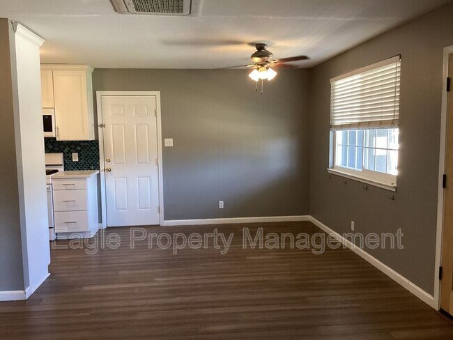 Building Photo - 1336 School St