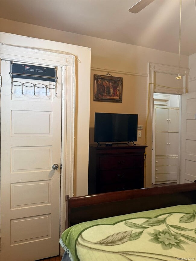 Building Photo - 610 E 26th St