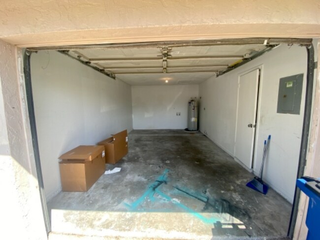 Building Photo - 2507 Matena Ave S