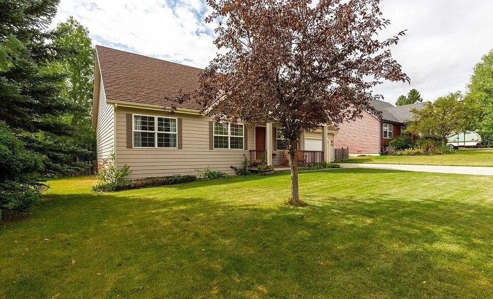 Building Photo - 1128 N Spruce Dr
