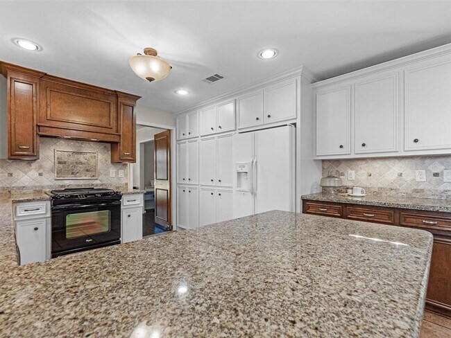 Building Photo - 3014 Redwood Lodge Dr