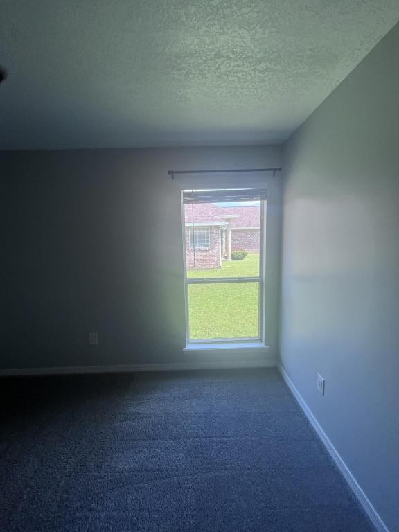 Building Photo - 320 Pinecrest Blvd