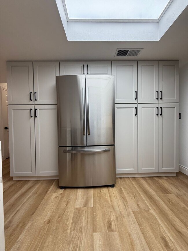 Building Photo - Don’t Miss This Beautiful 3-Bedroom + Office Gated Home!