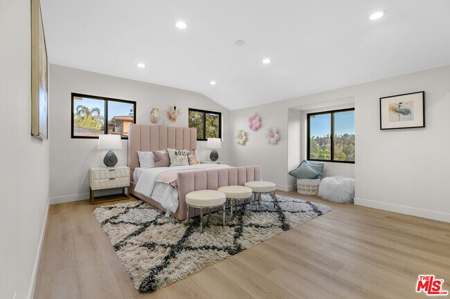 Building Photo - 5132 Escobedo Dr