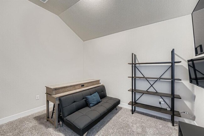 Building Photo - 9800 Grapevine Leaf Dr