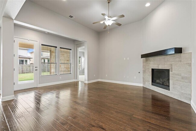 Building Photo - 5009 Mandevilla Dr