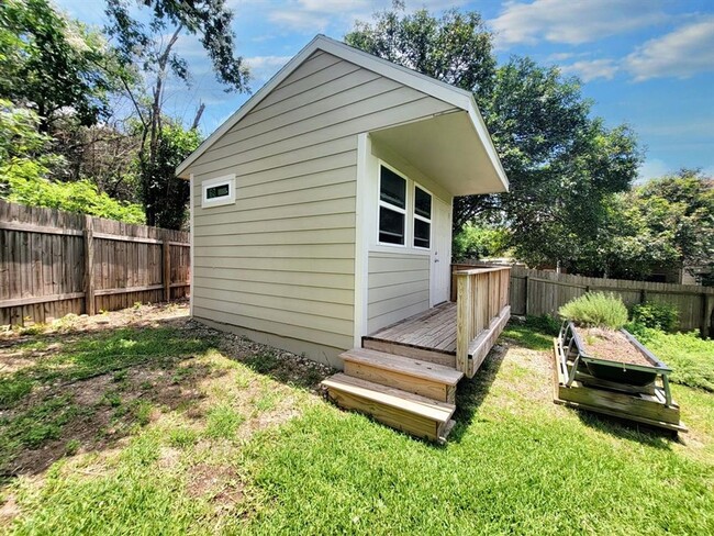 Building Photo - Beautiful and Spacious 4 BR / 3 BA Home fo...