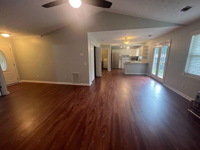 Building Photo - Lovely 3 bed 2 bath house on Ruth St.!