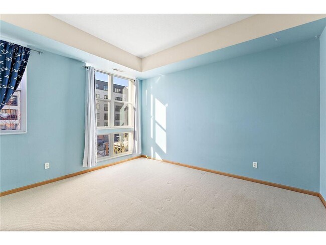 Building Photo - 2650 University Ave W