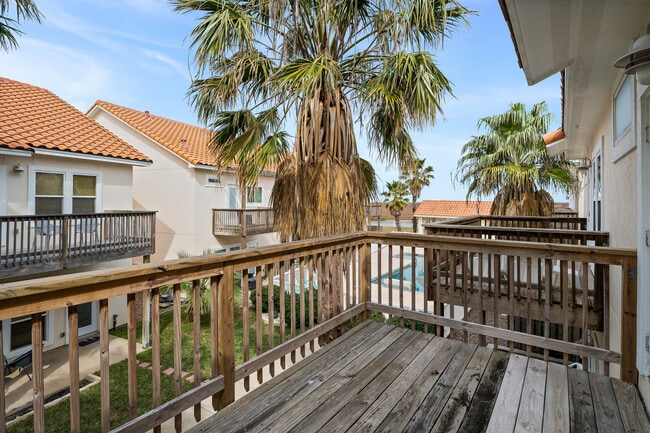 Building Photo - 14878 Granada Dr