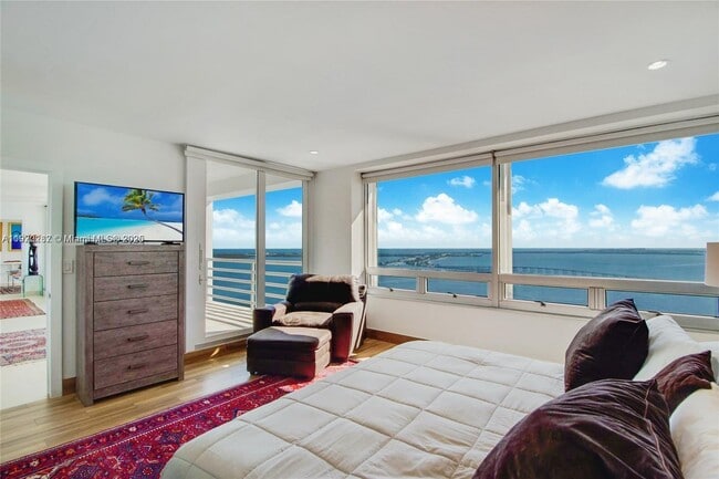 Building Photo - 1541 Brickell Ave