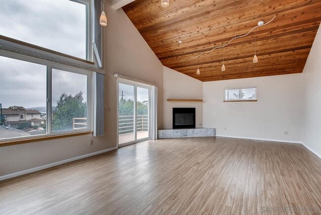 Building Photo - **** INCREDIBLE VIEWS 3 BED 2 BATH HOME! B...