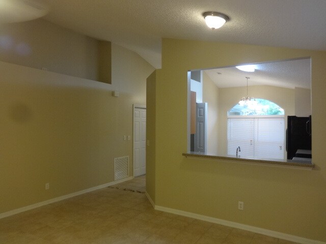Building Photo - 2465 Saint Pauls Dr