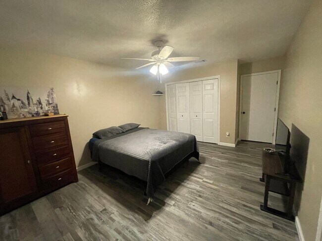 #1 Master Bedroom. - 3942 Solano Rd