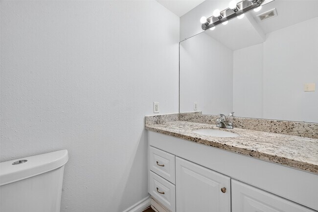 Building Photo - 5635 Belarbor St