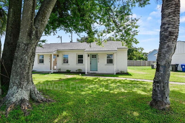 Building Photo - 3101 Azalea Dr