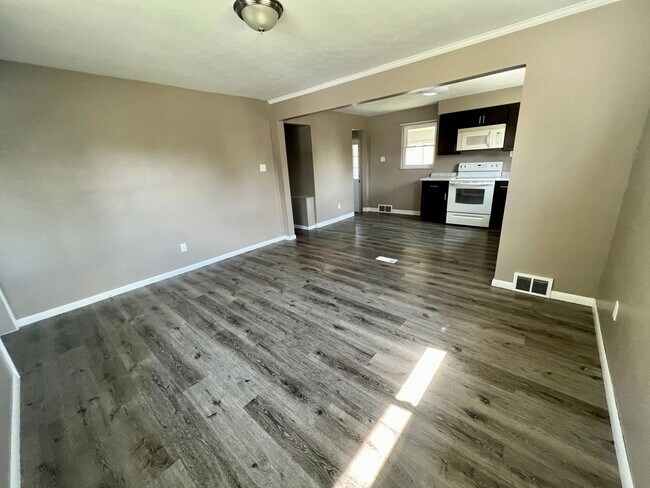 Building Photo - Newly Updated! 1 Bedroom 1 Bathroom Home -...