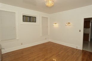 Building Photo - 138 Vermont Ave