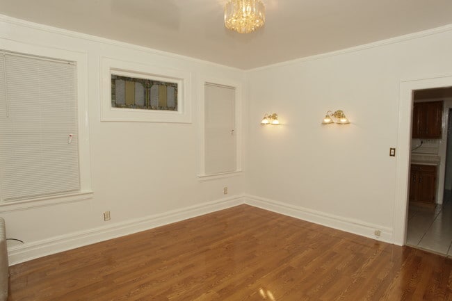 Building Photo - 138 Vermont Ave