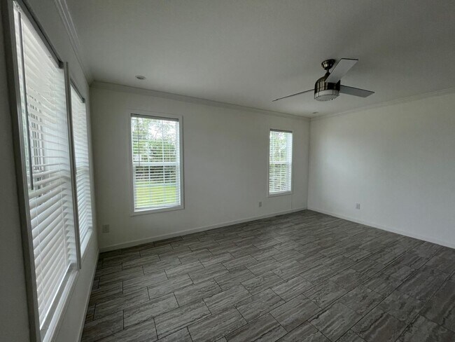 Building Photo - 24 Eland Dr