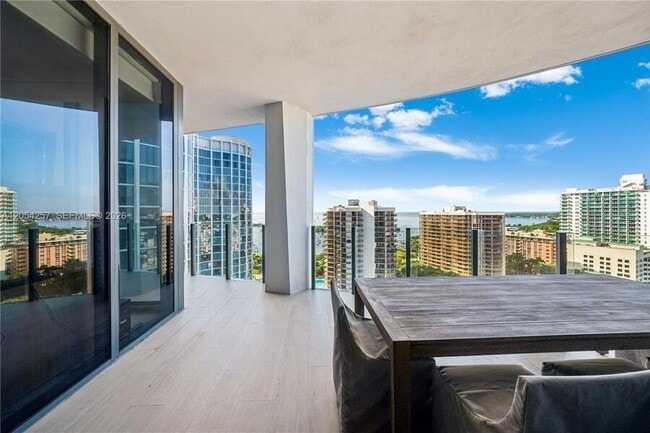 Building Photo - 2831 S Bayshore Dr