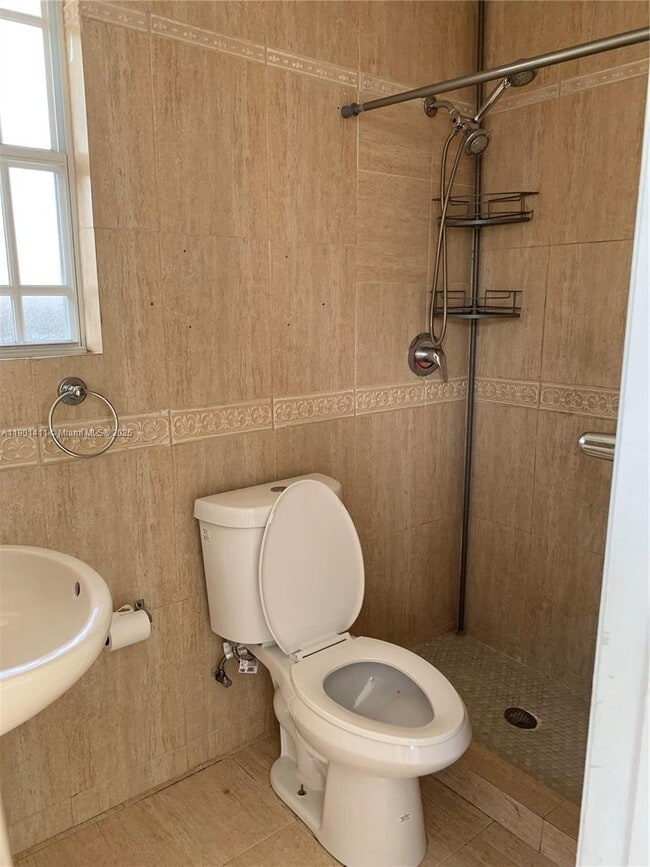 Building Photo - 7331 SW 16th St