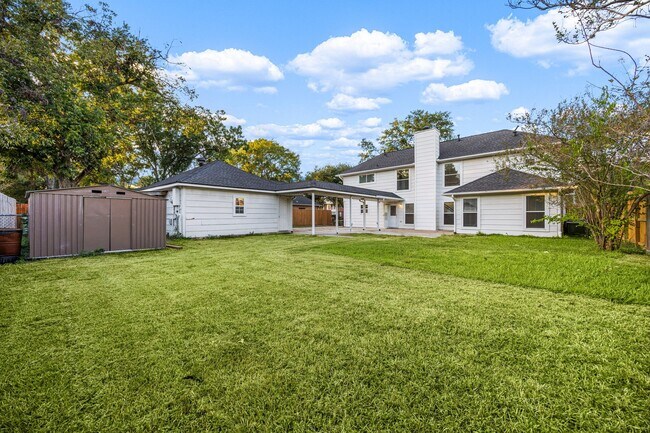 Building Photo - 18311 Oak Hampton Dr