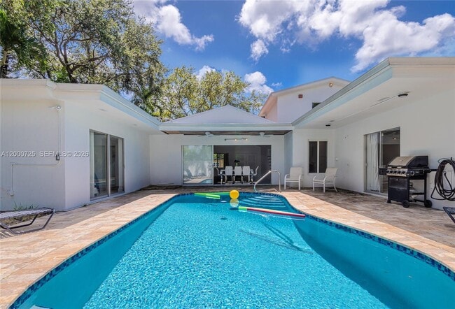 Building Photo - 2555 NE 202nd St