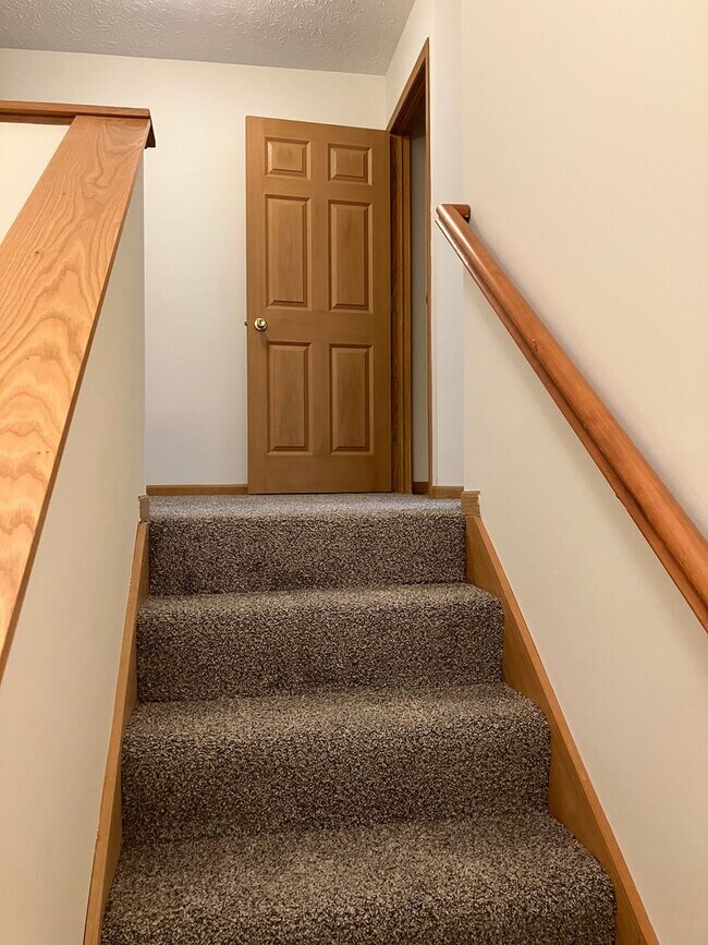 Building Photo - Updated 2 Bedroom (1084 sq ft), 1.5 Baths, and 1-Car Attached Garage in Troy, Ohio!