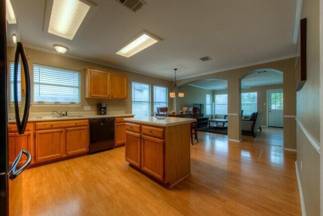 Building Photo - 14616 Montoro Dr