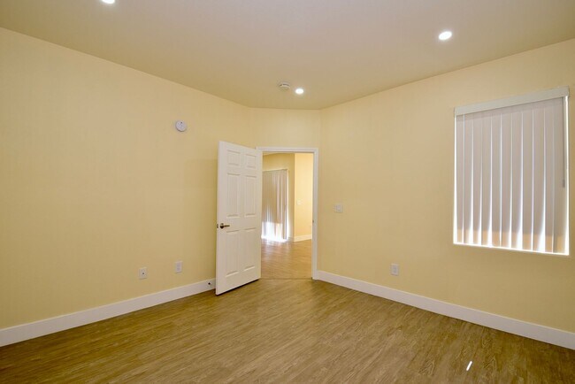 Building Photo - Upgraded & Charming Two-Bedroom Condo with...