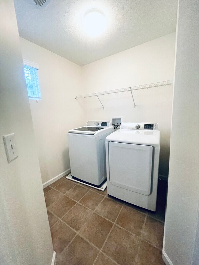 Building Photo - Beautiful 3 beds 2.5 Baths in Dublin