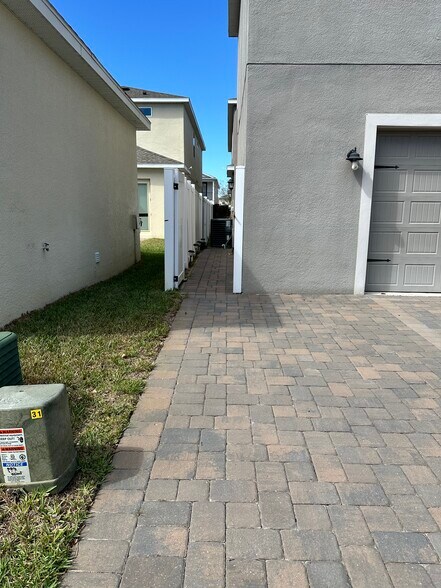 Building Photo - 16024 Micelli Dr