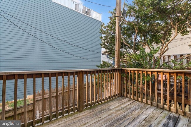 Building Photo - 1456 Battery Ave