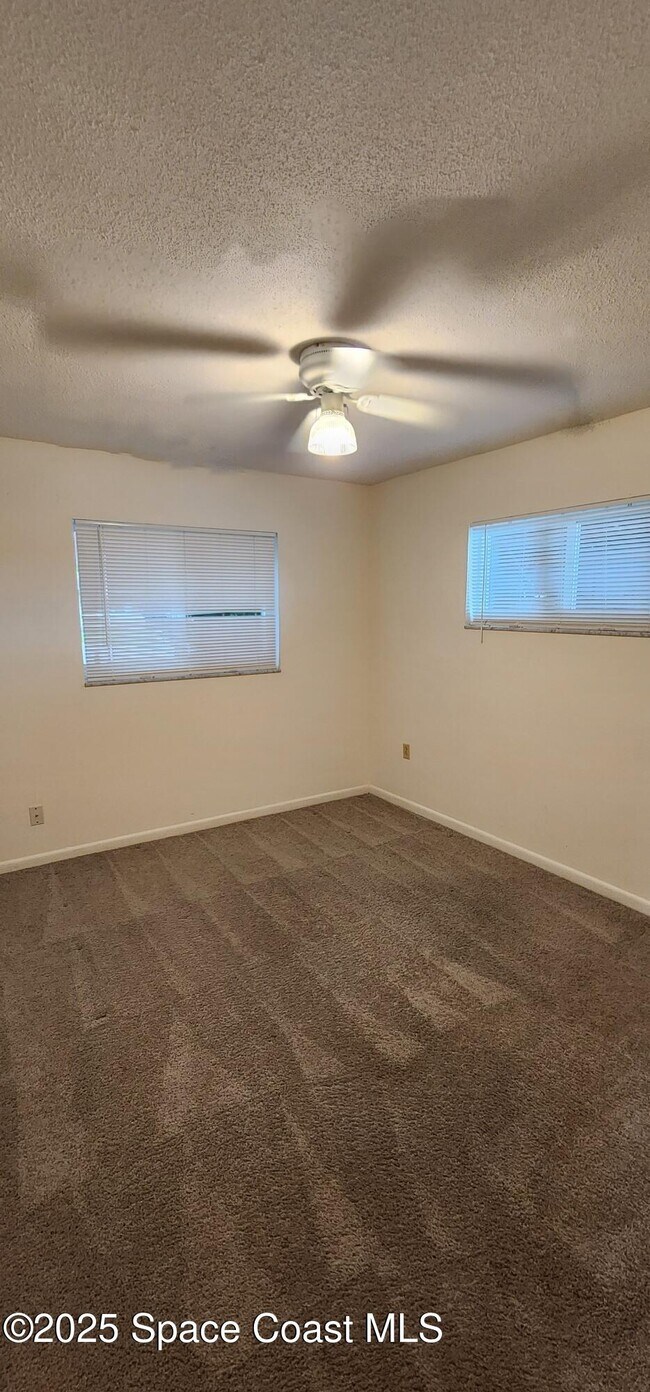 Building Photo - 109 Vía Havarre