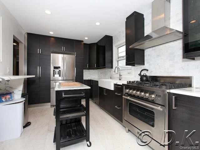 Building Photo - 469 E Park Ave