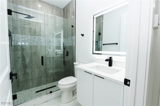 Building Photo - 903 NE 23rd St