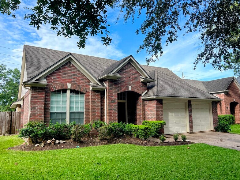 Primary Photo - 4622 Forest Home Dr