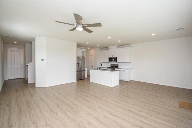 Building Photo - 27943 Western Crk Ct