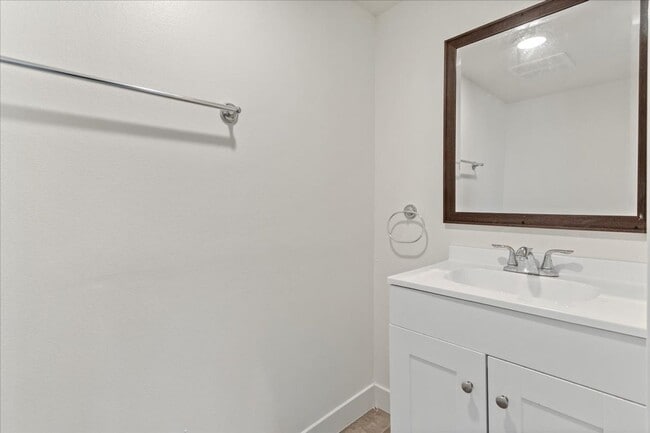 Building Photo - 835 E 33rd St