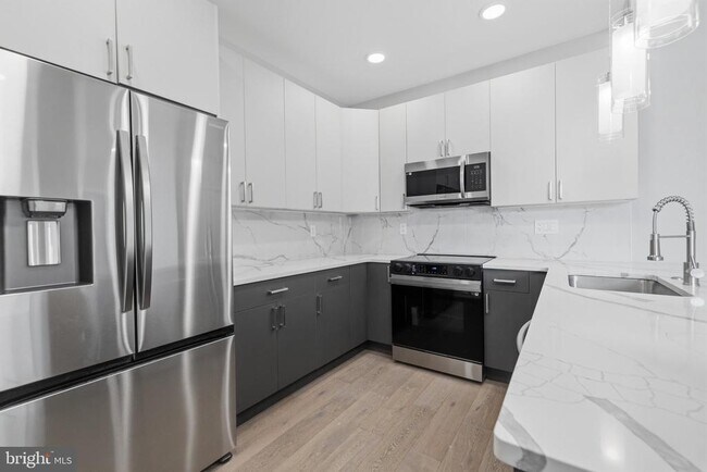 Building Photo - 1111 S 24th St