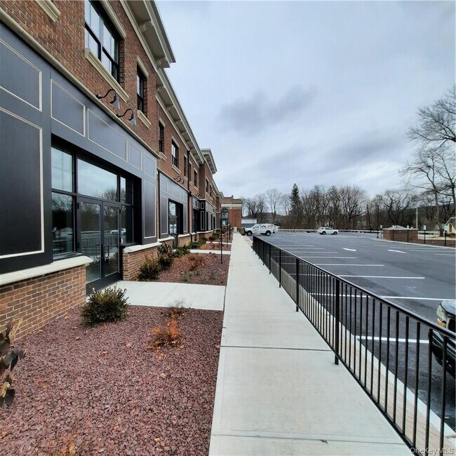 Building Photo - 250 NY-32