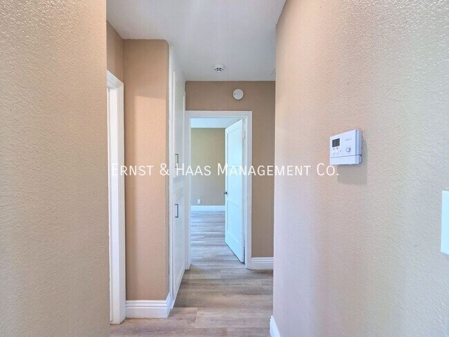 Building Photo - 705 N Hillford Ave