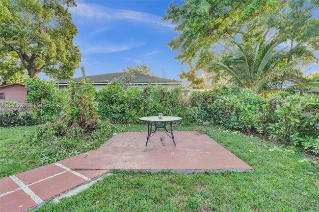 Building Photo - 4718 NW 15th Ave