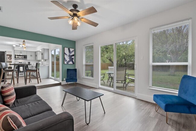 Building Photo - 405 E Logan St