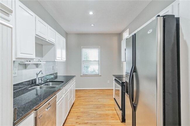 Building Photo - 4047 Elm St