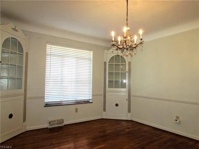 Building Photo - 11509 Lake Ave