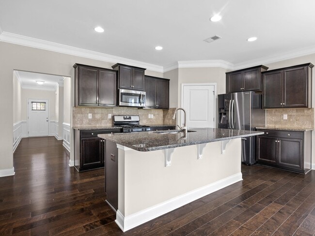 Building Photo - Beautiful 4 BR, 2 BA Home, 2 Car Garage wi...