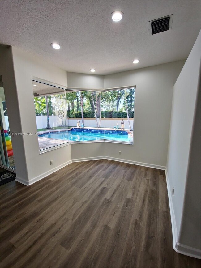 Building Photo - 7044 Brunswick Cir