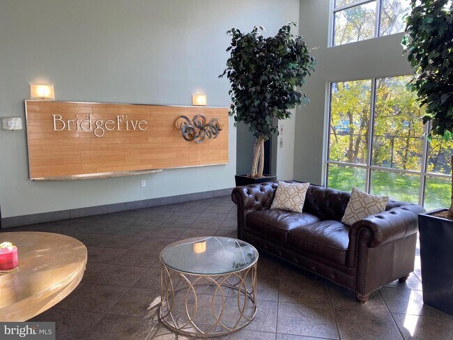 Building Photo - 3750 Main St